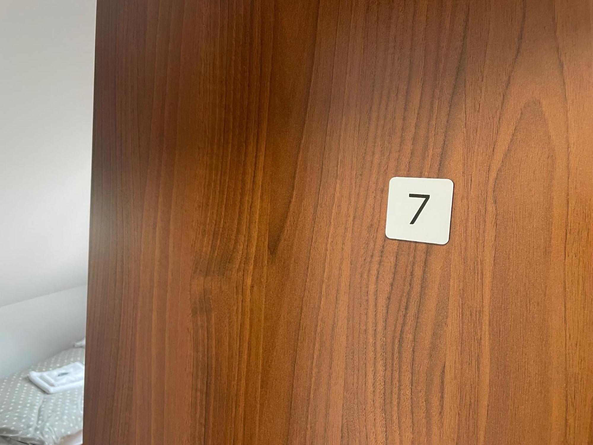 Rozana 51 Apartment ออปอเล ภายนอก รูปภาพ